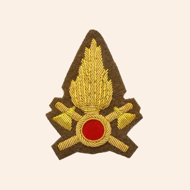 Fiamma berretto ricamata da parata