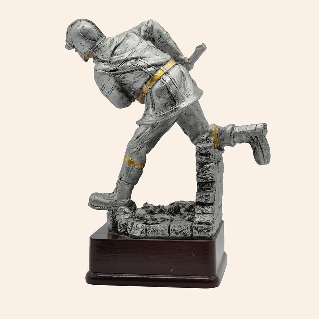 Statua in resina con Pompiere