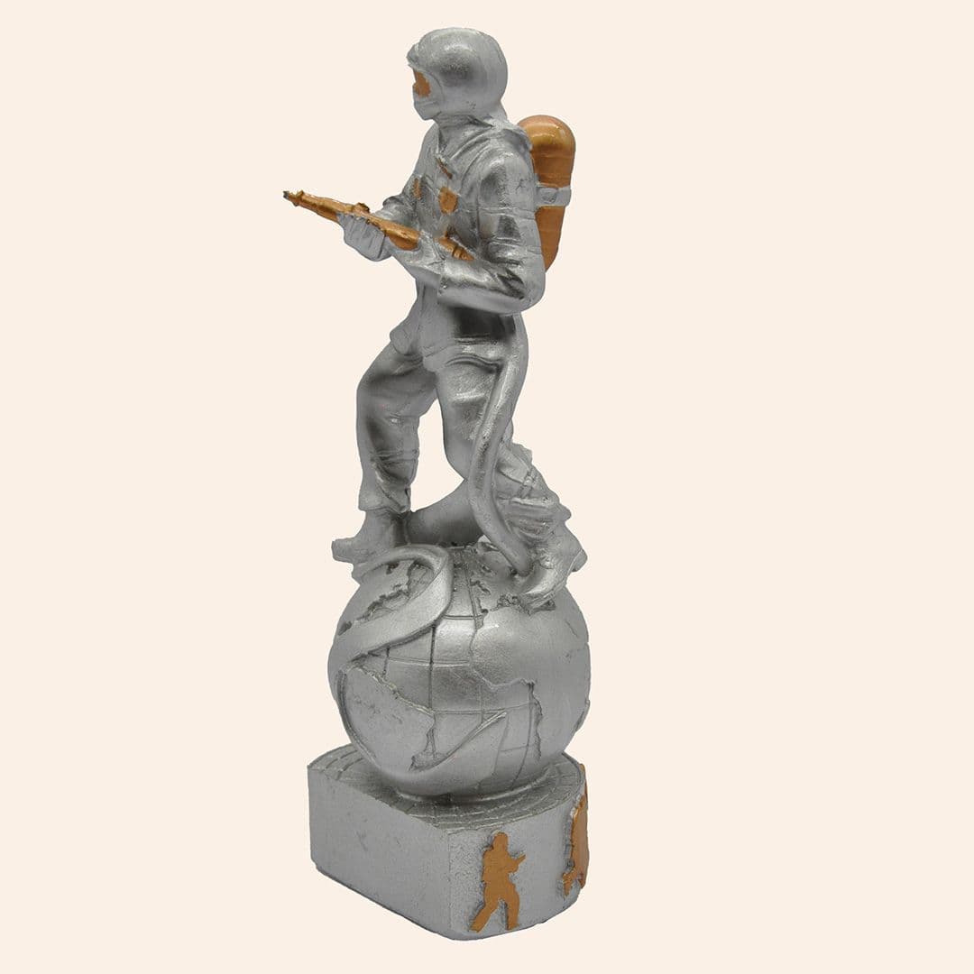 Statua in Resina con Pompiere Mondo